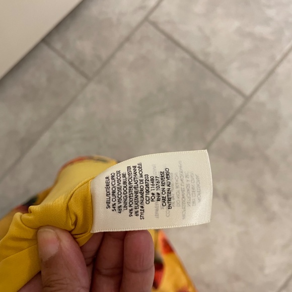 Alice + Olivia Yellow and Red Floral Robe Intimates & Sleepwear - Picture 6 of 8